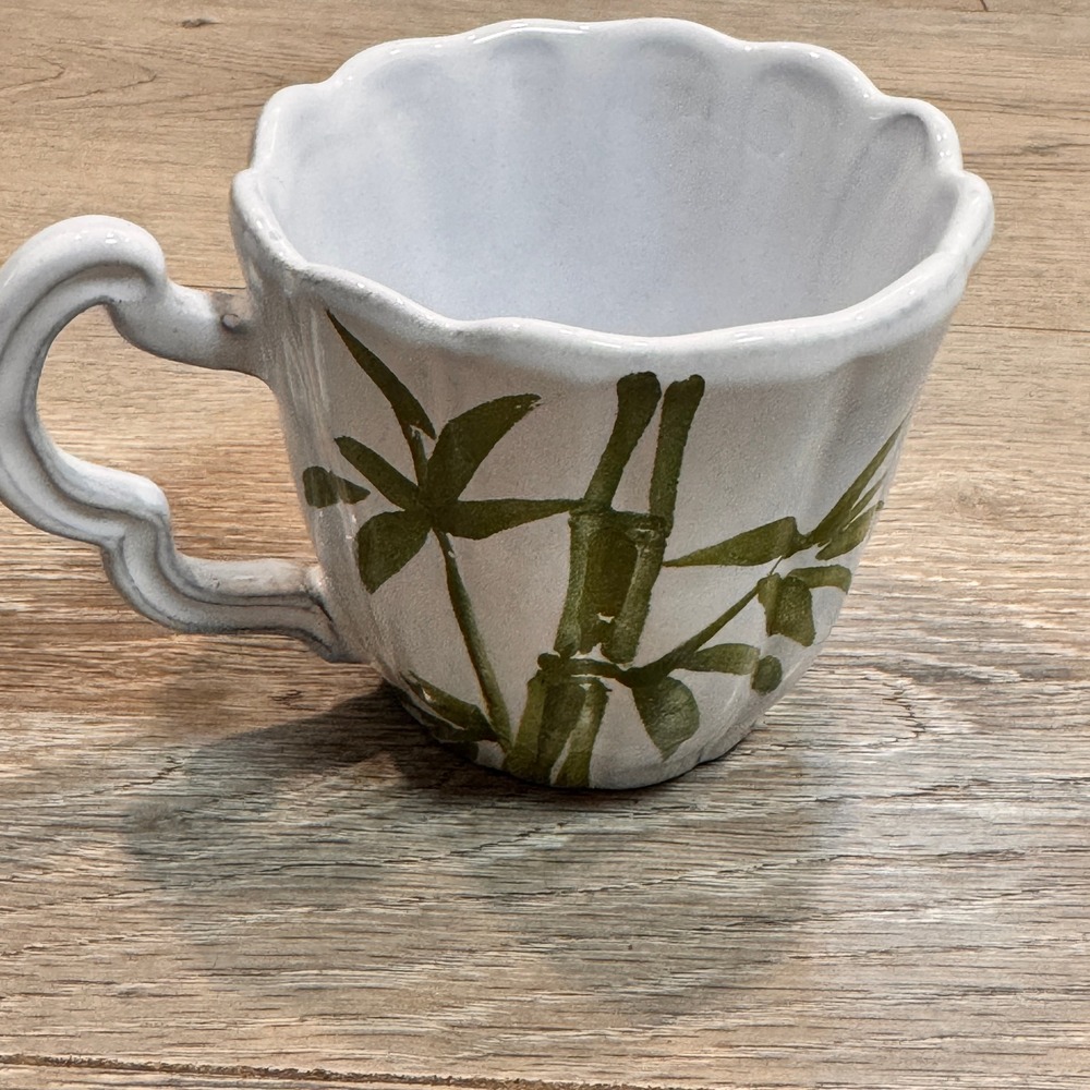 Rare VIETRI Made in Italy Cup‎ Mug White Green Floral Bamboo Scalloped Unique